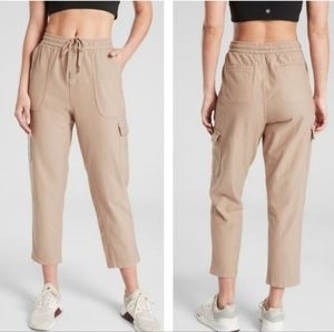 Athleta Farallon Cargo Crop Tan‎ size 6